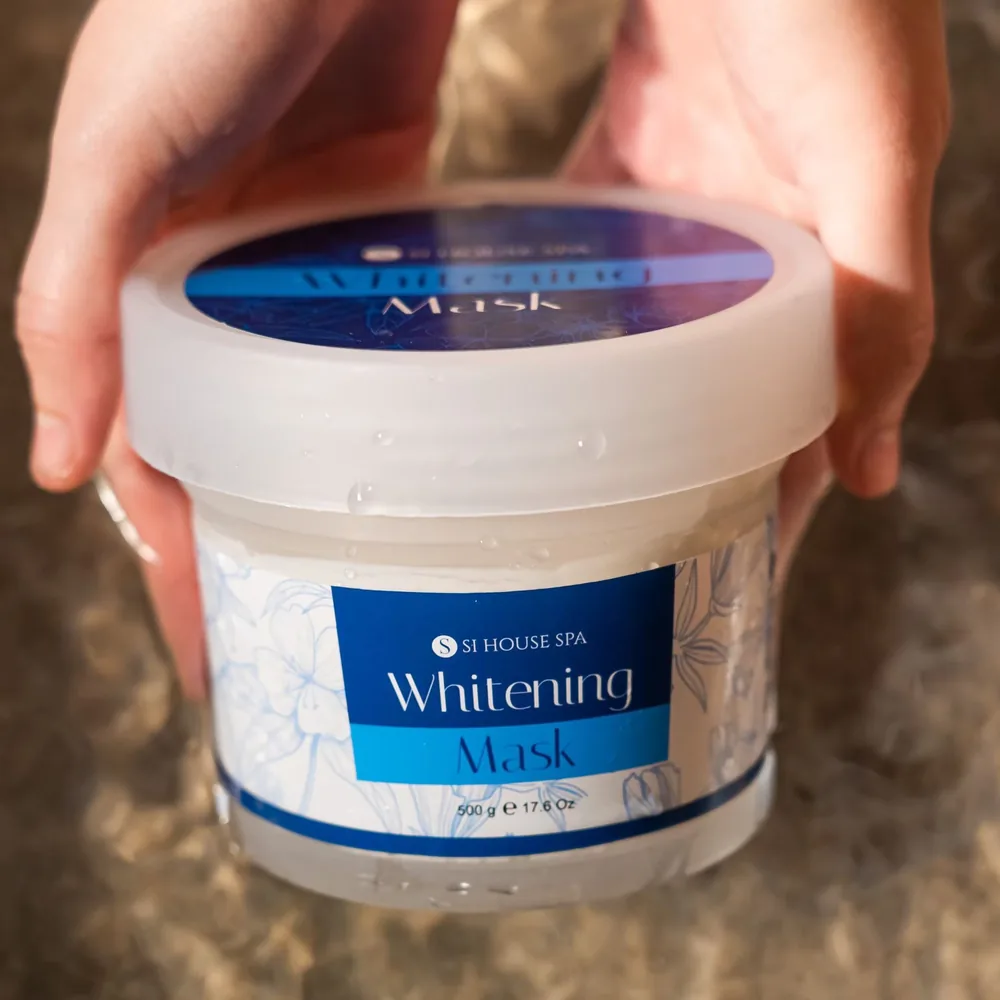 มือถือกระปุก Whitening Mask ขนาด 500 กรัม